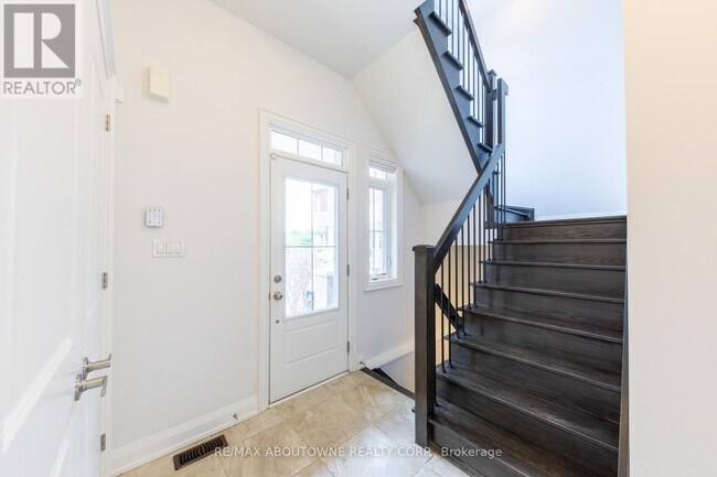 2015 Deerview Common in Oakville, ON - Building Photo - Building Photo