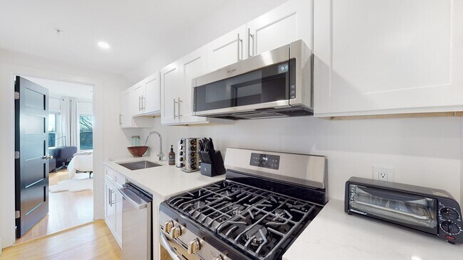 659 South St in Waltham, MA - Building Photo - Building Photo