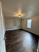 447 N 5th St in Central Point, OR - Building Photo - Building Photo