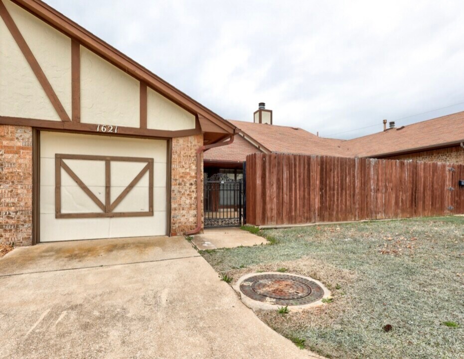 1621 Queens Towne Photo