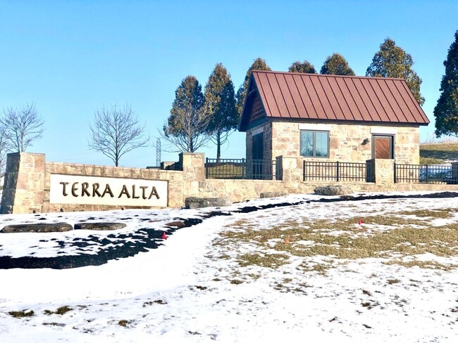 201 Via Veneto in Delaware, OH - Building Photo - Building Photo