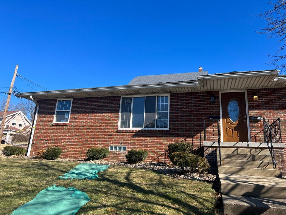 1531 Redwood Ave in Akron, OH - Building Photo