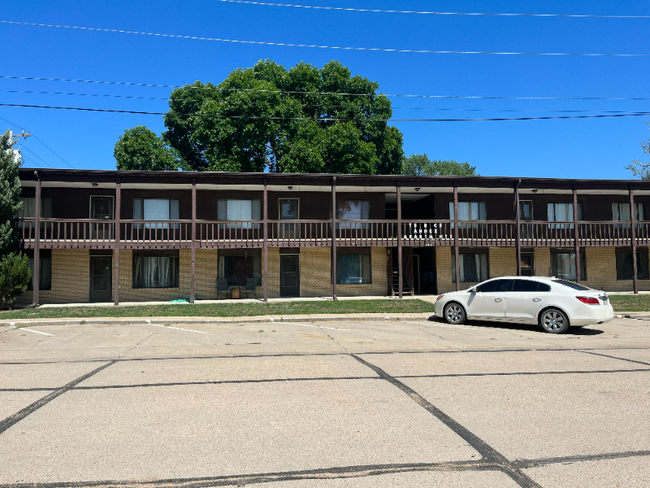 130 S 9th St in Hebron, NE - Building Photo - Building Photo