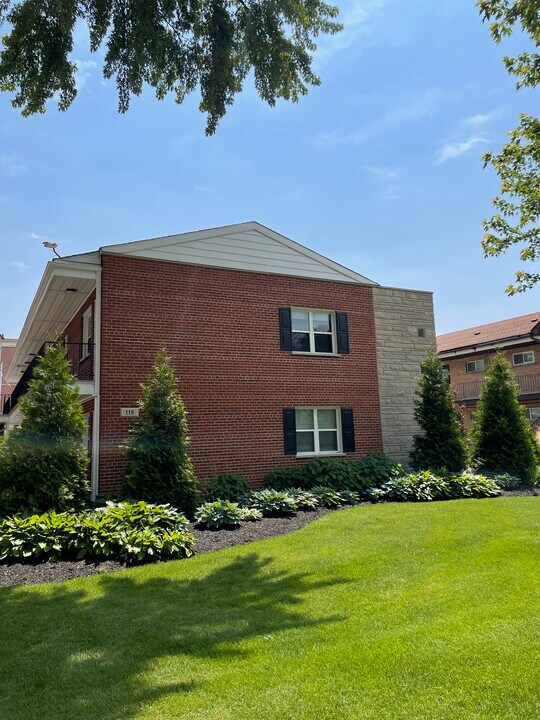 Douglas Avenue Apartments in Naperville, IL - Foto de edificio