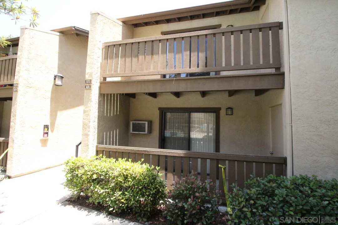 10232 Black Mountain Rd in San Diego, CA - Foto de edificio