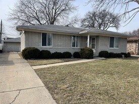 31287 Mc Namee St in Fraser, MI - Building Photo