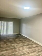 4374 NW 9th Ave, Unit 17-1B in Pompano Beach, FL - Building Photo - Building Photo