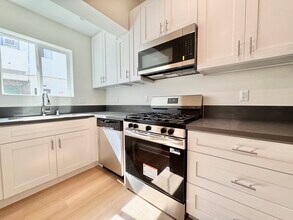 1135 S Doheny Dr in Los Angeles, CA - Building Photo - Building Photo