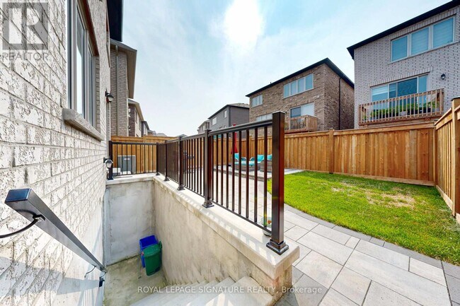 1028 Pelican Trail in Pickering, ON - Building Photo - Building Photo