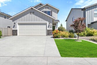 3488 W Remembrance Dr in Meridian, ID - Foto de edificio - Building Photo