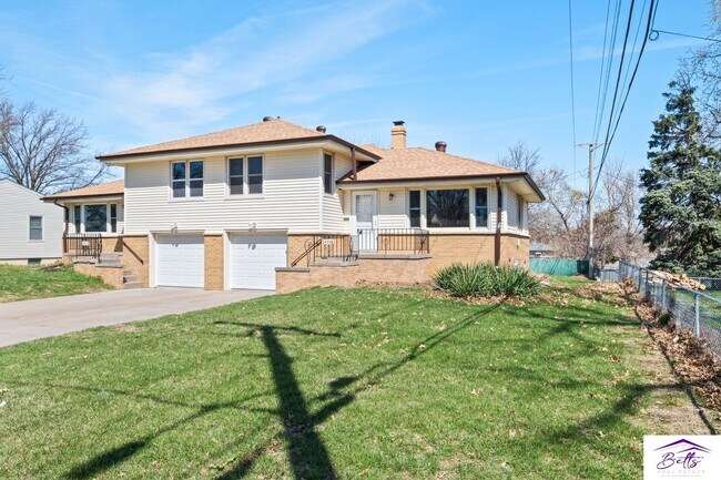 4216 Vinton St-Unit -4216 VINTON in Omaha, NE - Building Photo - Building Photo
