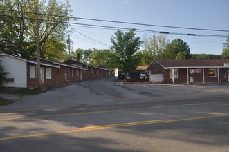 616 E Main St in Livingston, TN - Building Photo - Building Photo