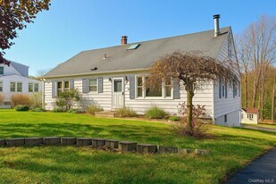 48 Quaker Hill Rd in Monroe, NY - Building Photo