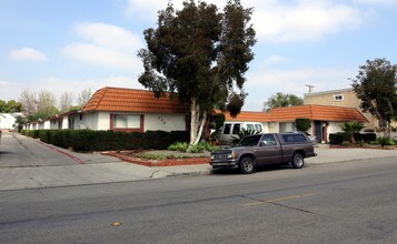 Glenayre Cottages in Escondido, CA - Foto de edificio - Building Photo