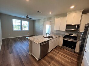 4091 Liverpool St in West Sacramento, CA - Foto de edificio - Building Photo