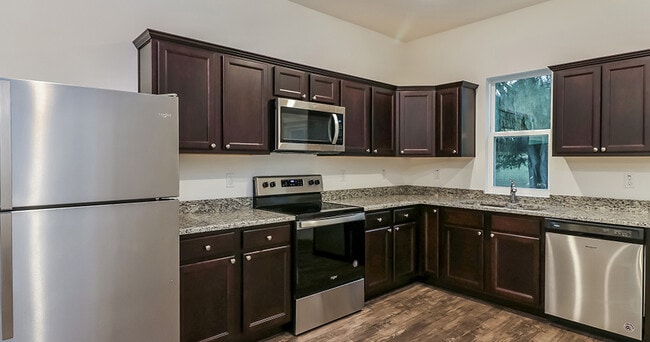 z-031725-Hidden Creek in Zephyrhills, FL - Building Photo - Building Photo