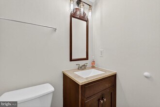 6427 Old Scotts Ct in Springfield, VA - Building Photo - Building Photo