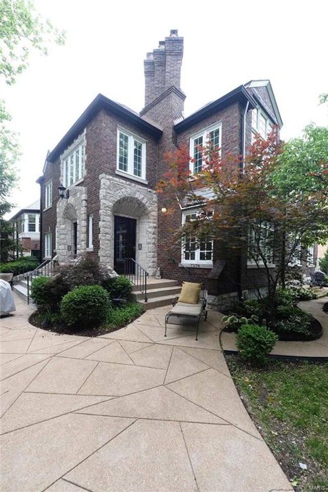 7574 York Dr in Clayton, MO - Building Photo - Building Photo