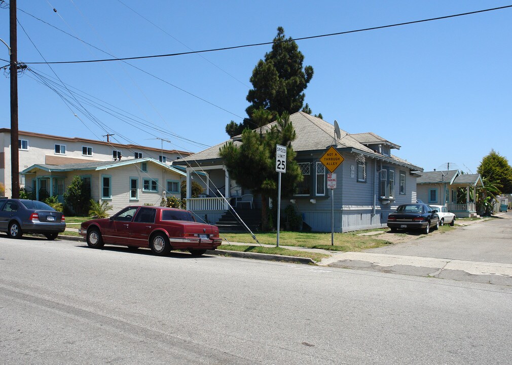 264-278 S Hemlock St in Ventura, CA - Building Photo