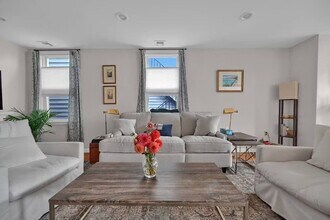 28 Monument St, Unit 2 in Boston, MA - Building Photo - Building Photo