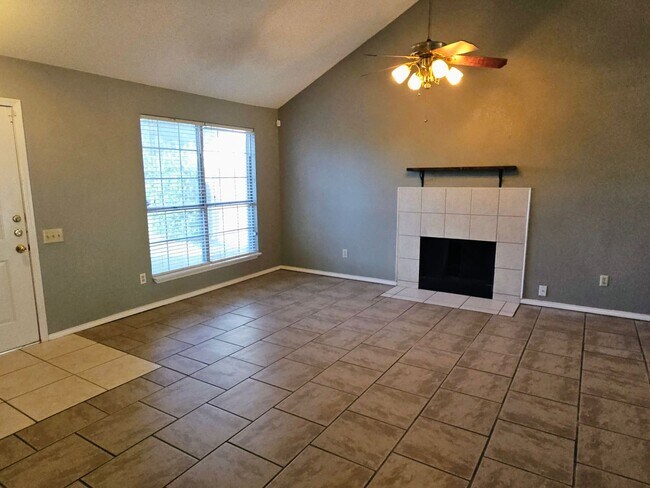 3813 Waxwing Cir S in Fort Worth, TX - Foto de edificio - Building Photo