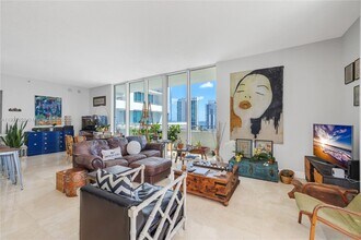 350 NE 24th St, Unit 1201 in Miami, FL - Foto de edificio - Building Photo