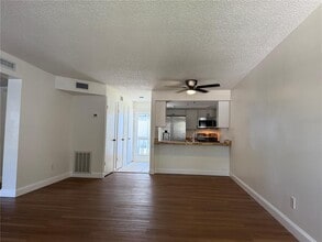 4831 W McElroy Ave in Tampa, FL - Building Photo - Building Photo