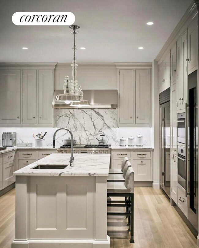 301 E 81st St in New York, NY - Building Photo - Building Photo