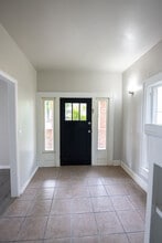 413 E Hazel Ave in Ponca City, OK - Foto de edificio - Building Photo