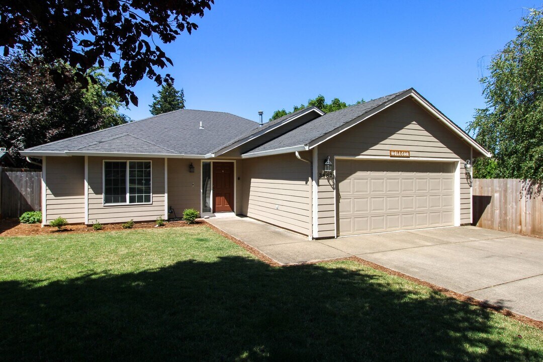 3882 Lone Oak Rd SE in Salem, OR - Building Photo