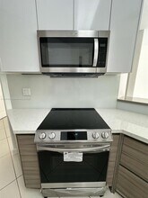 7454 NW 112th Pl in Medley, FL - Building Photo - Building Photo
