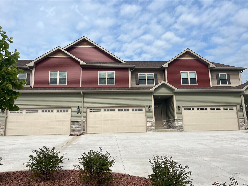 Autumn Ridge Apartment Homes in Delavan, WI - Foto de edificio