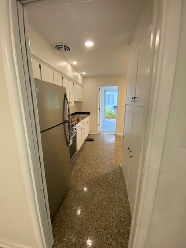 921 NE 6th Ave in Gainesville, FL - Building Photo - Building Photo