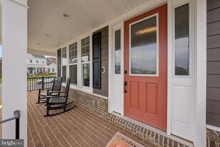 101 Milvian Wy SE in Leesburg, VA - Building Photo