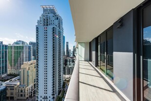 1010 Brickell Ave, Unit 3303 in Miami, FL - Building Photo - Building Photo