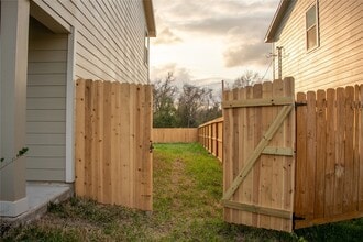 515 16th St in Hempstead, TX - Foto de edificio - Building Photo