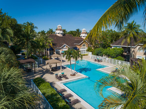 Vista Lago at the Hammocks in Miami, FL - Foto de edificio - Building Photo