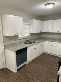 113 E Witcher Ln photo'