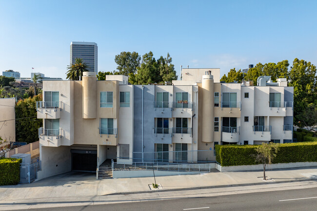 5601 W Olympic Blvd in Los Angeles, CA - Building Photo - Building Photo