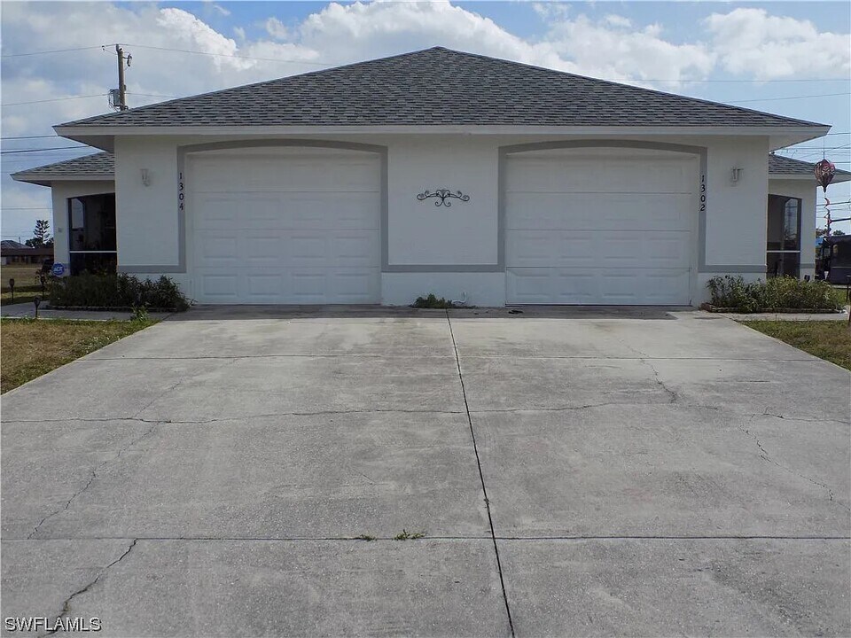 1302 NE 16th Ter in Cape Coral, FL - Building Photo