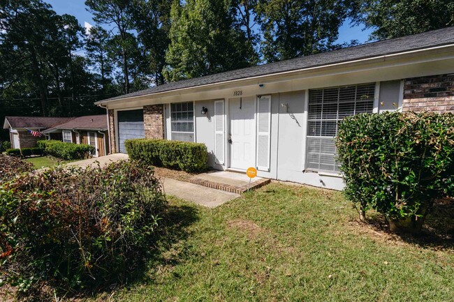 1828 Mayfair Rd in Tallahassee, FL - Building Photo - Building Photo