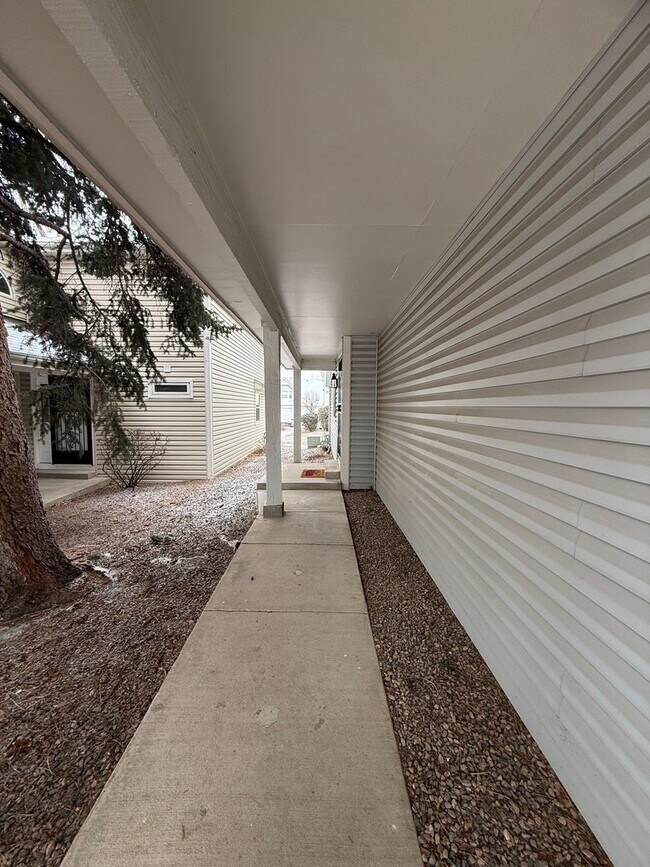 12470 E Pacific Cir in Aurora, CO - Foto de edificio - Building Photo