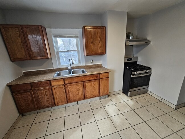 1762 E 33rd St in Cleveland, OH - Building Photo - Building Photo