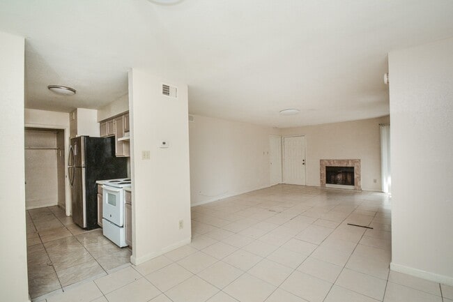 9700 Leawood Blvd in Houston, TX - Building Photo - Building Photo