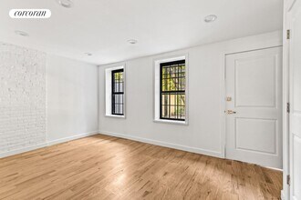 739 Macon St in Brooklyn, NY - Foto de edificio - Building Photo