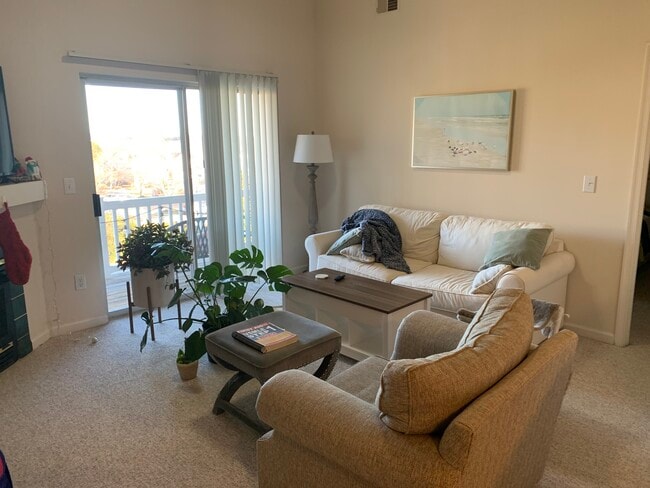 211 S Knollwood Dr, Unit #2302 in Blacksburg, VA - Building Photo - Building Photo