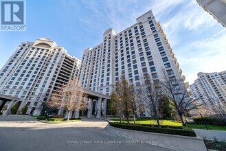 9245 Jane St in Vaughan, ON - Building Photo - Building Photo