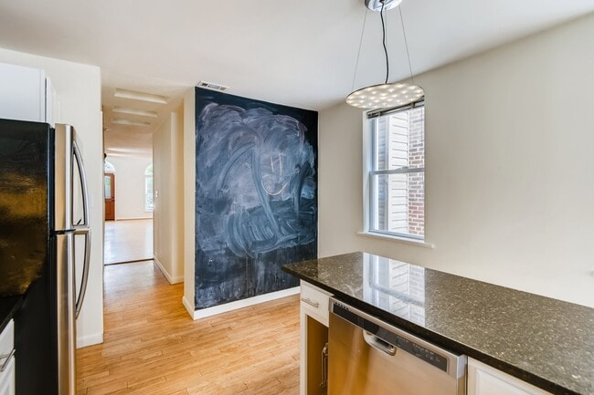 1127 S Hanover St in Baltimore, MD - Building Photo - Building Photo