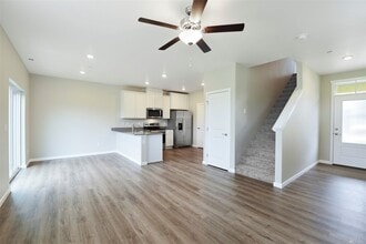 8414 Gilman Wy in Arlington, WA - Foto de edificio - Building Photo
