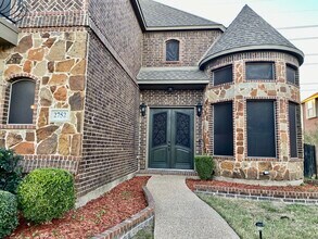 2752 Waters Edge Dr in Grand Prairie, TX - Building Photo - Building Photo